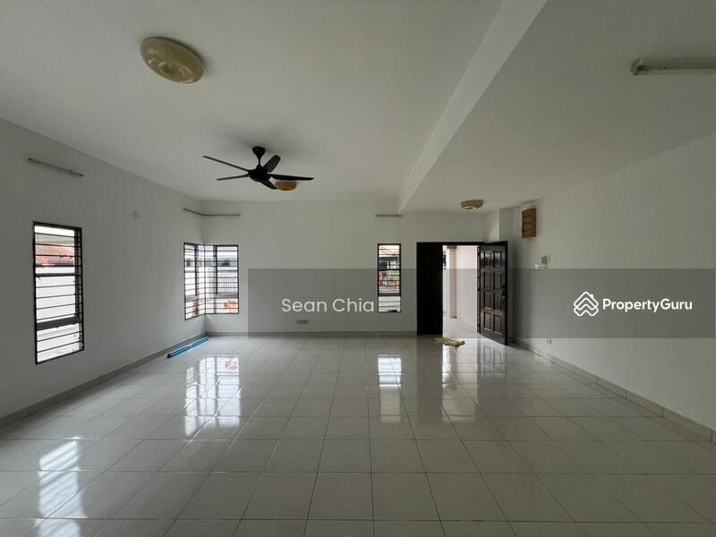 For Sale - Newly Refurbished 2sty Semi D 32x75 Freehold Aman Perdana Klang